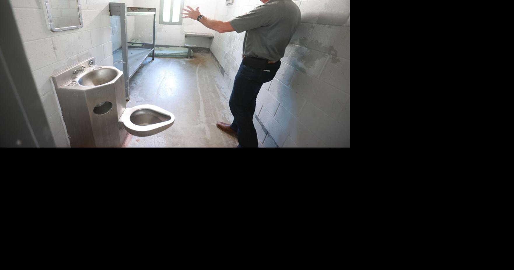 Lee County solidifies contract for prefabricated jail cells