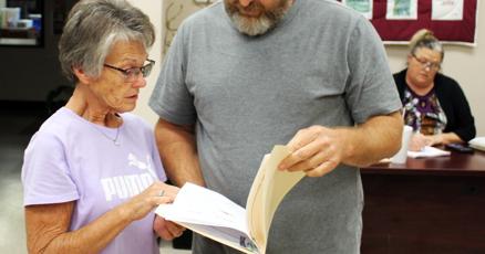 Smithville town officials discuss animal control Smithville town officials discuss animal control