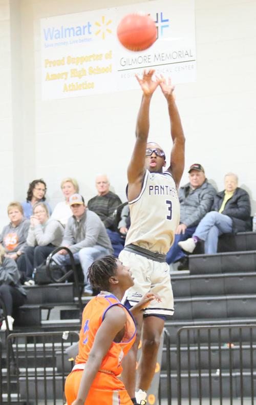 mcj-2020-02-12-sports-amory-hoops1-3c