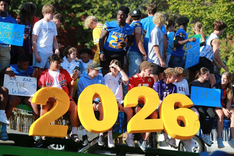 djr-2023-09-29-news-homecoming-parade-twp2