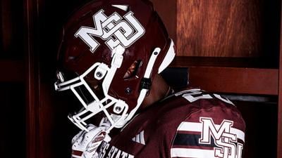 PHOTO: Central Michigan's throwback uniforms 