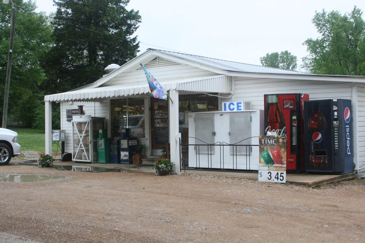 The Algoma Country Store feeds folks like home in southern Pontotoc