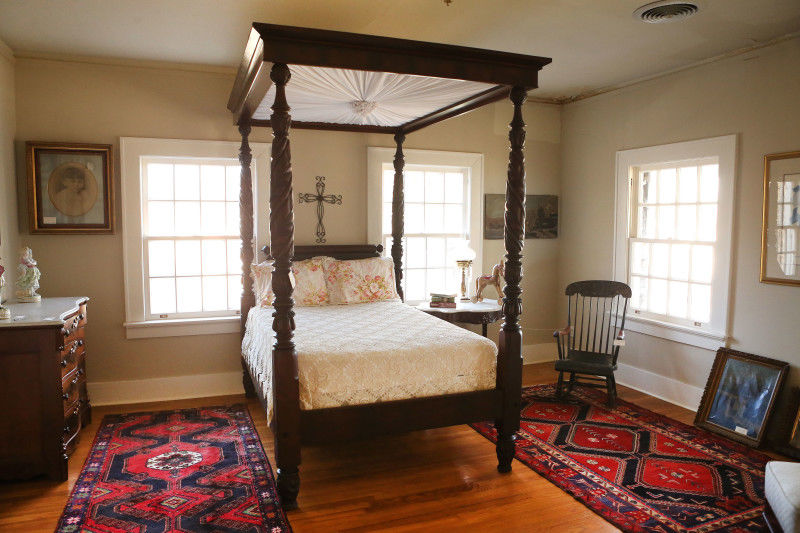 Tupelo Revival Accountant turns old Rogers home into antiques shop