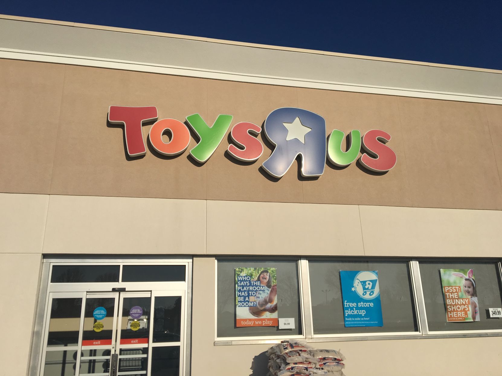 show me the closest toys r us