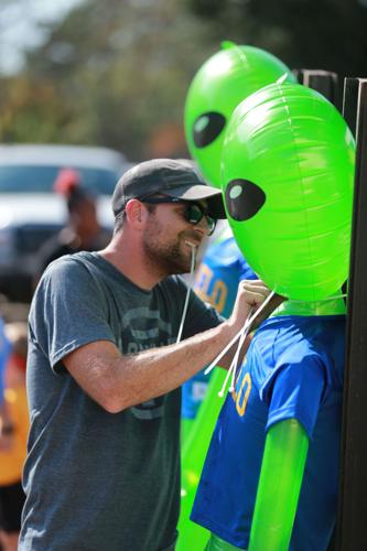 djr-2023-09-29-news-homecoming-parade-twp8