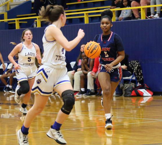 To the Wire Nettleton shuts down Hatley’s comeback attempt Sports