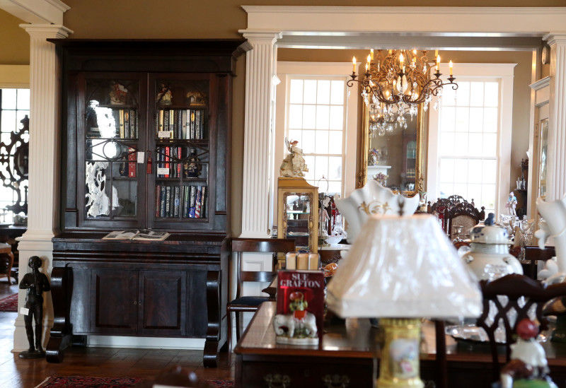 Tupelo Revival Accountant turns old Rogers home into antiques shop