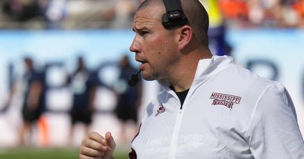 Arnett looks ahead to Saturdays spring game at Davis Wade Arnett looks ahead to Saturdays spring game at Davis Wade