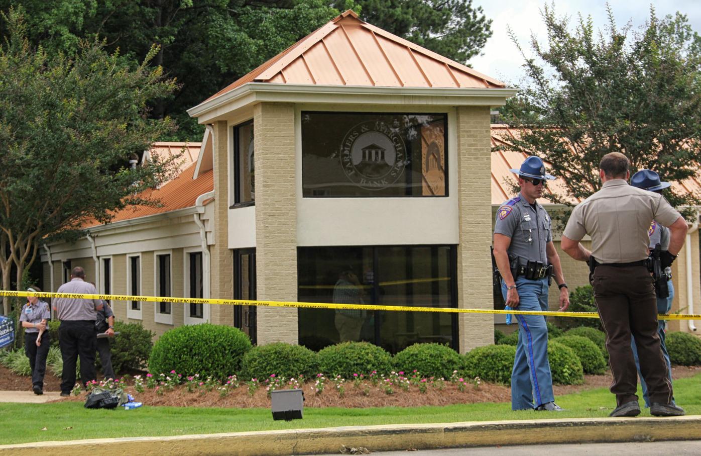 Bank teller, suspect die after Mantachie robbery, pursuit Itawamba