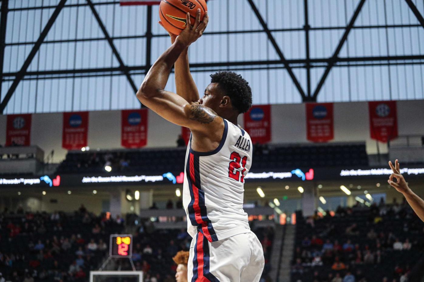 Ole Miss basketball upsets No. 18 Memphis, 67-63, to remain