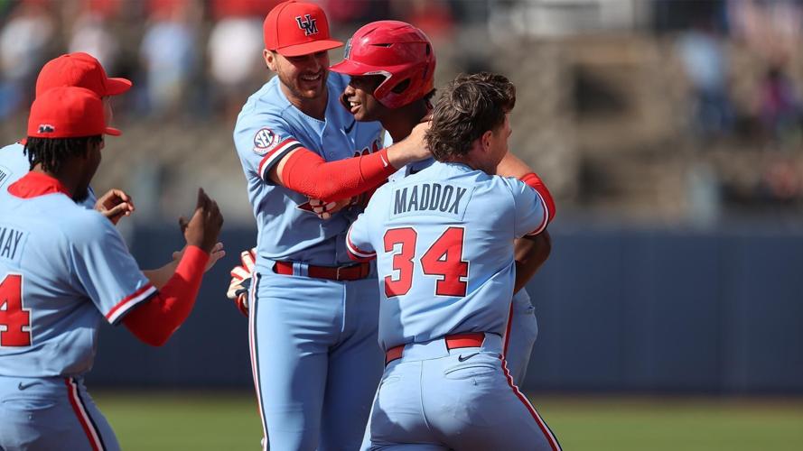 Georgia baseball blasts No. 5 Arkansas to clinch series