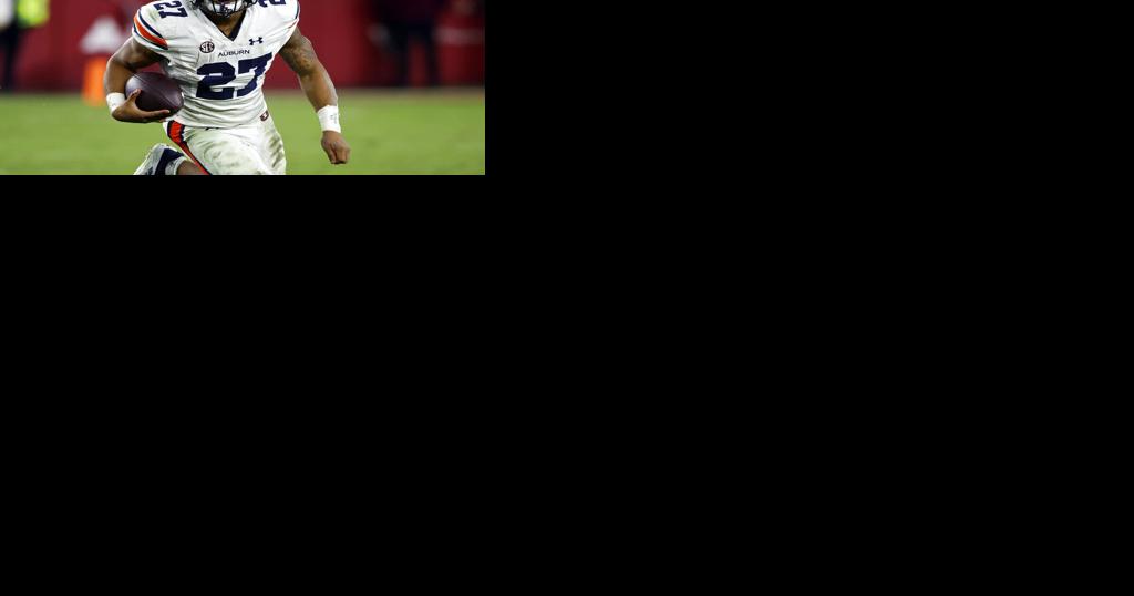 A glance at Ole Miss footballs game at Auburn