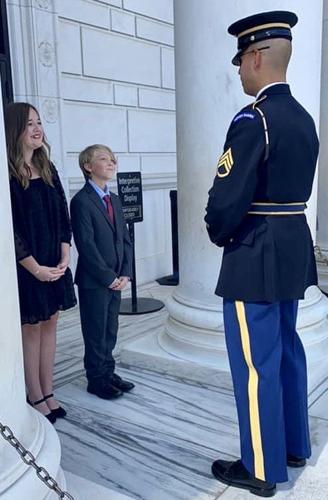 Hazelwood fifth-graders lay wreaths at New Albany's National