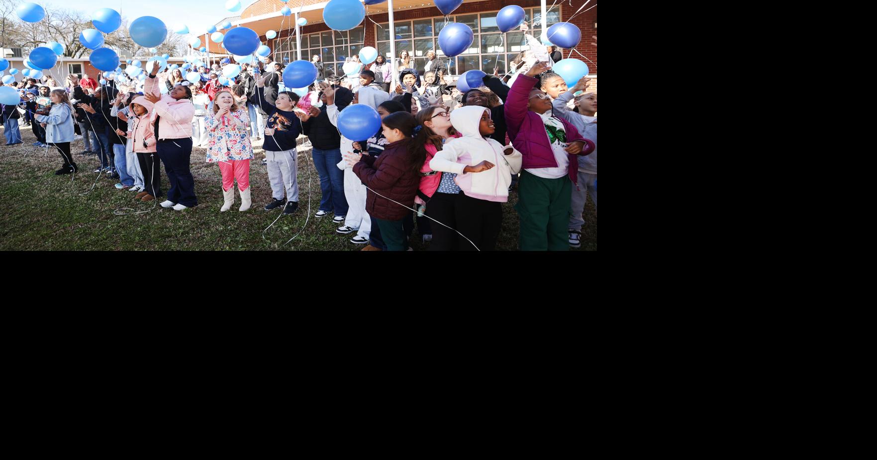 Students release balloons for fallen school resource officer | Crime ...