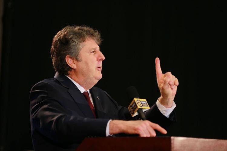 Mississippi State football coach Mike Leach dies at 61 - Los