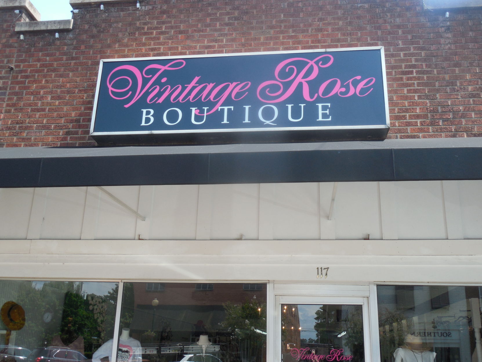 Vintage Rose Boutique celebrates one year in downtown New Albany