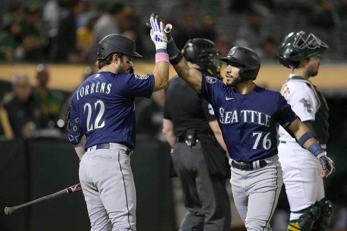 Luis Castillo sharp, Mariners blank Blue Jays 4-0 in wild-card opener