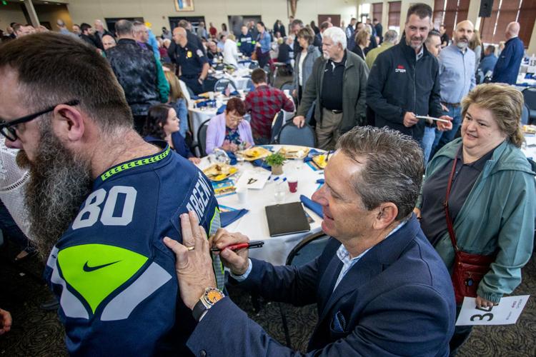 Steve Largent brings out the crowd, Sports