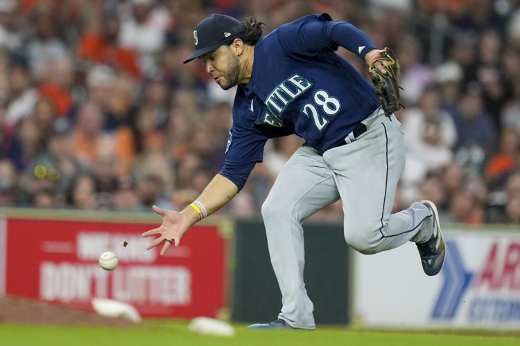 France's 10th-inning single lifts Mariners over Royals after blown 7-run  lead - The Columbian