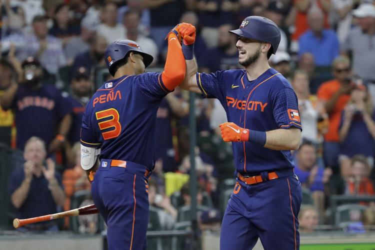 Benches clear in 9th, Servais tossed as Mariners beat Astros