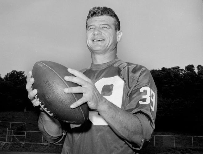 Former UW, college and pro Hall of Fame running back dies