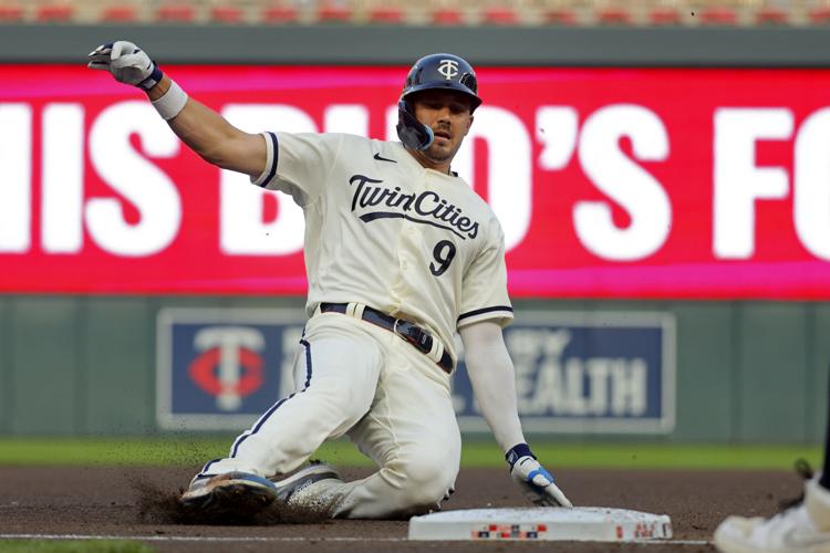 Carlos Correa's RBI single in the 10th inning gives Twins a 4-3