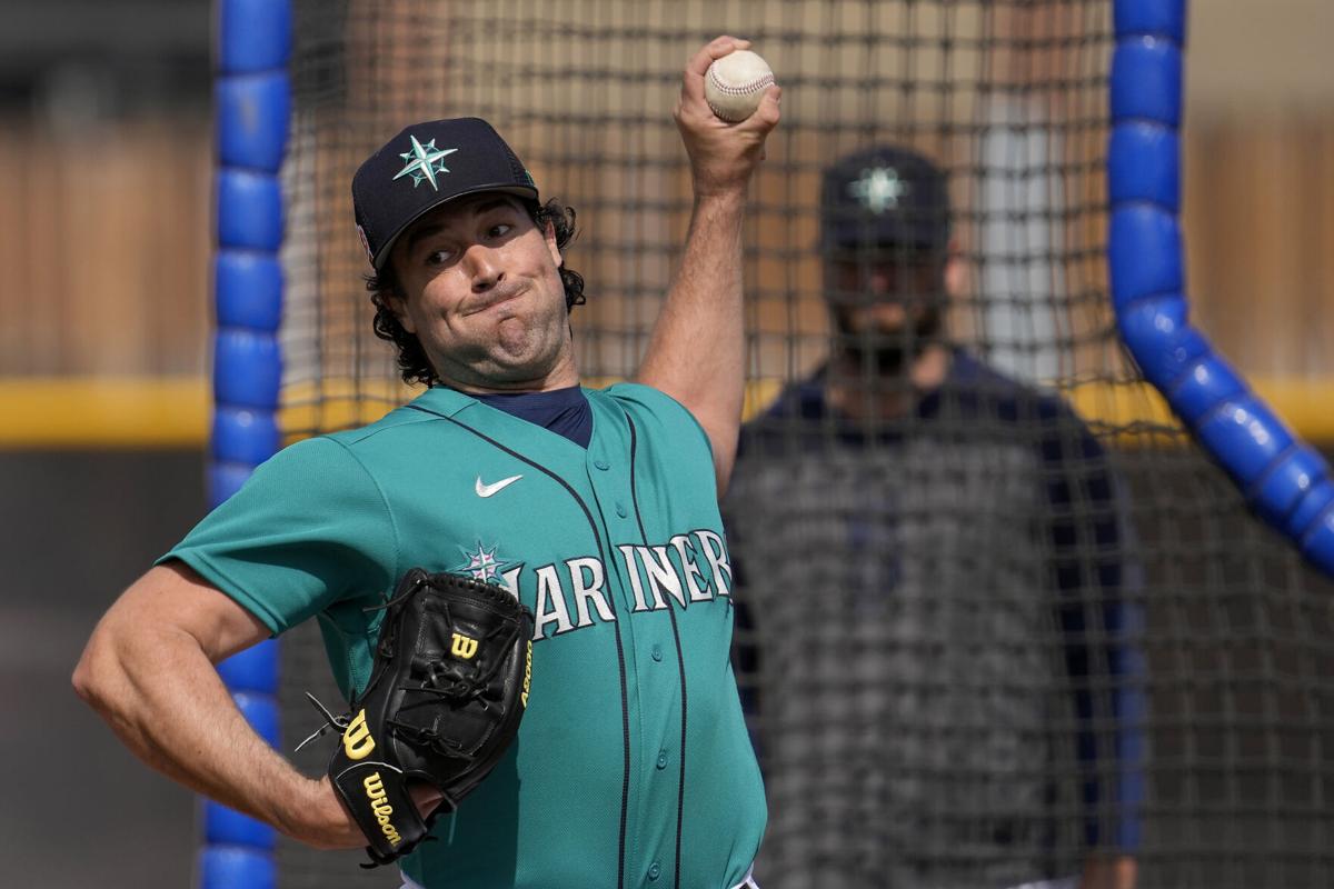 Mariners' Cal Raleigh catches first bullpen, says thumb feels