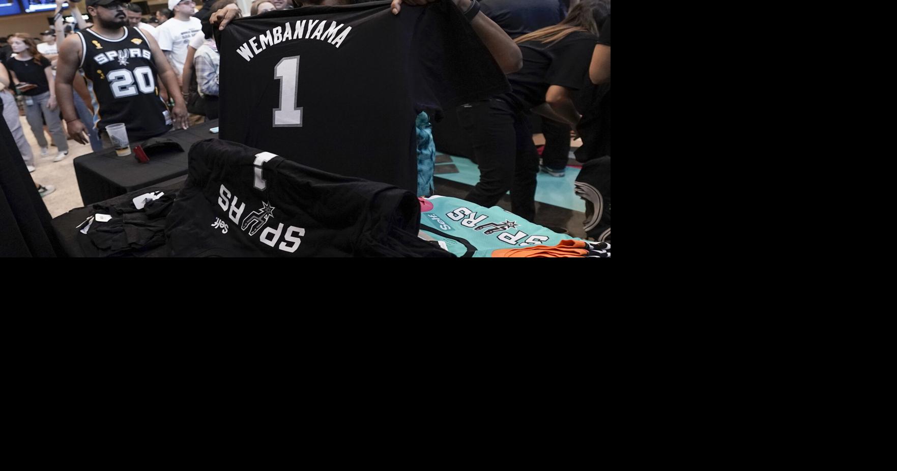 Victor Wembanyama posts photo of himself with Spurs greats Tim Duncan,  David Robinson