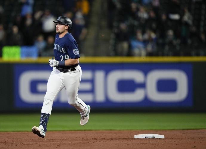 Photos: Mariners turn back the clock to 1909