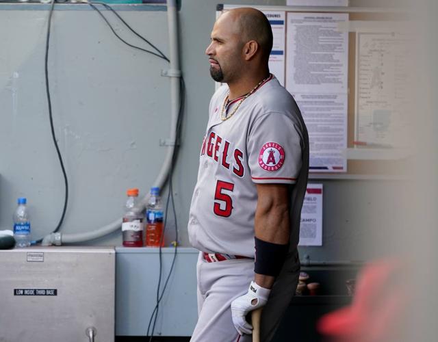 Pujols welcomed by thousands of Angels fans