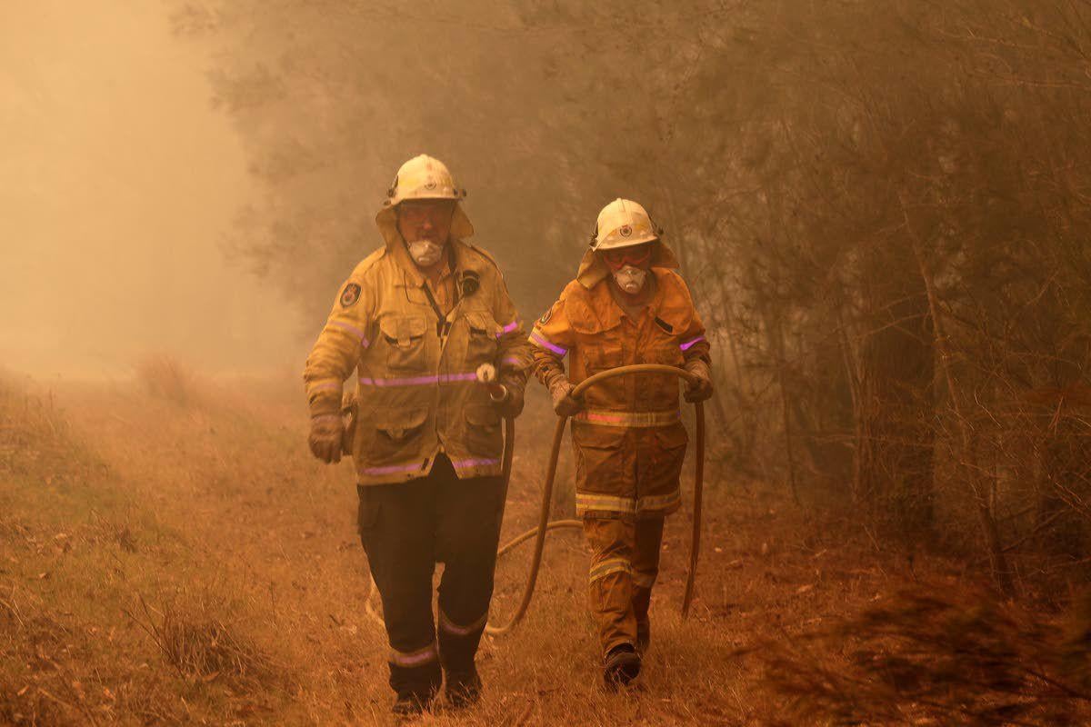 Australian Prime Minister Calls Up Reservists As Fire Threats Escalate Local Dnews Com - wind blox australia