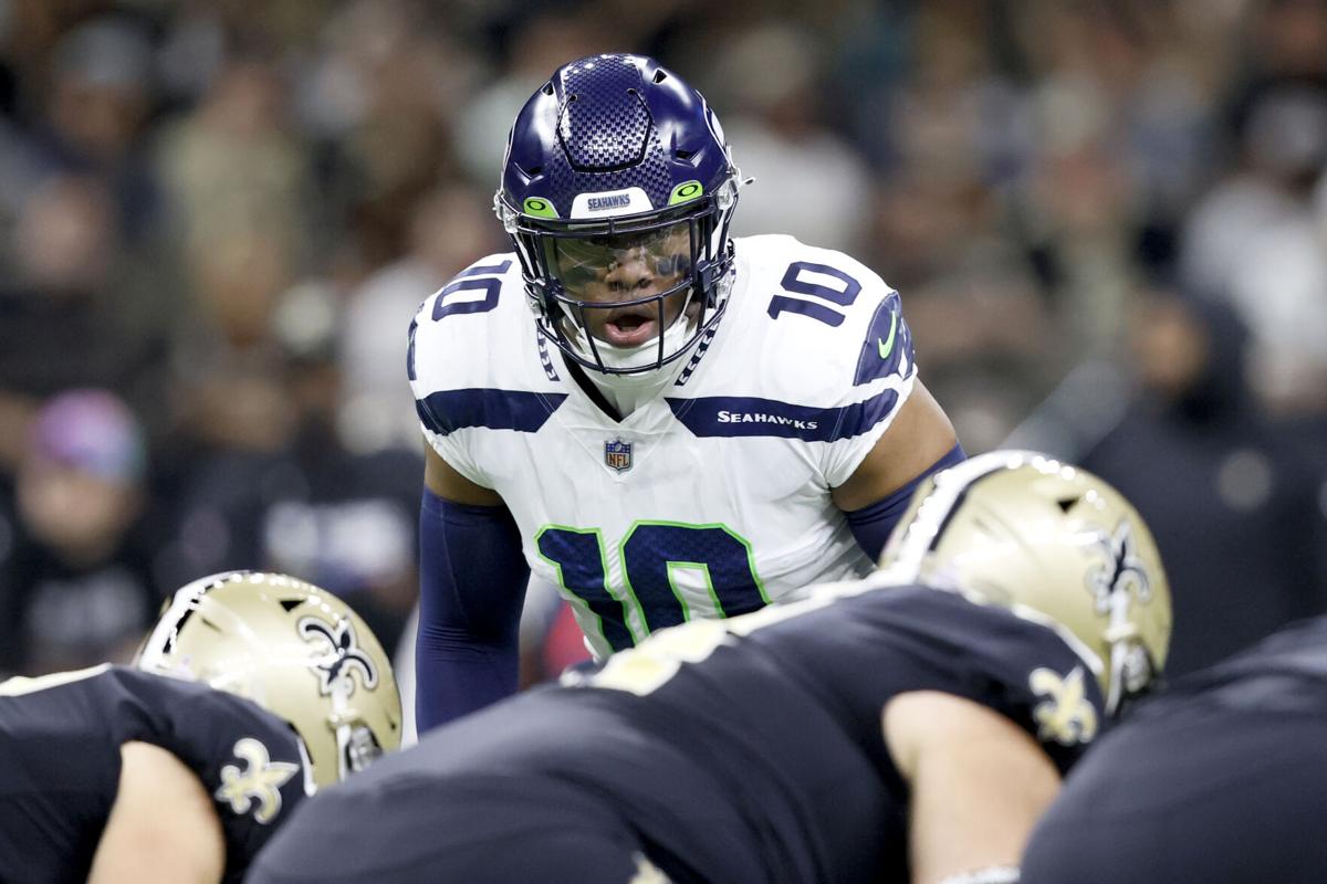 Seahawks' Uchenna Nwosu to Sign 3-Year Extension