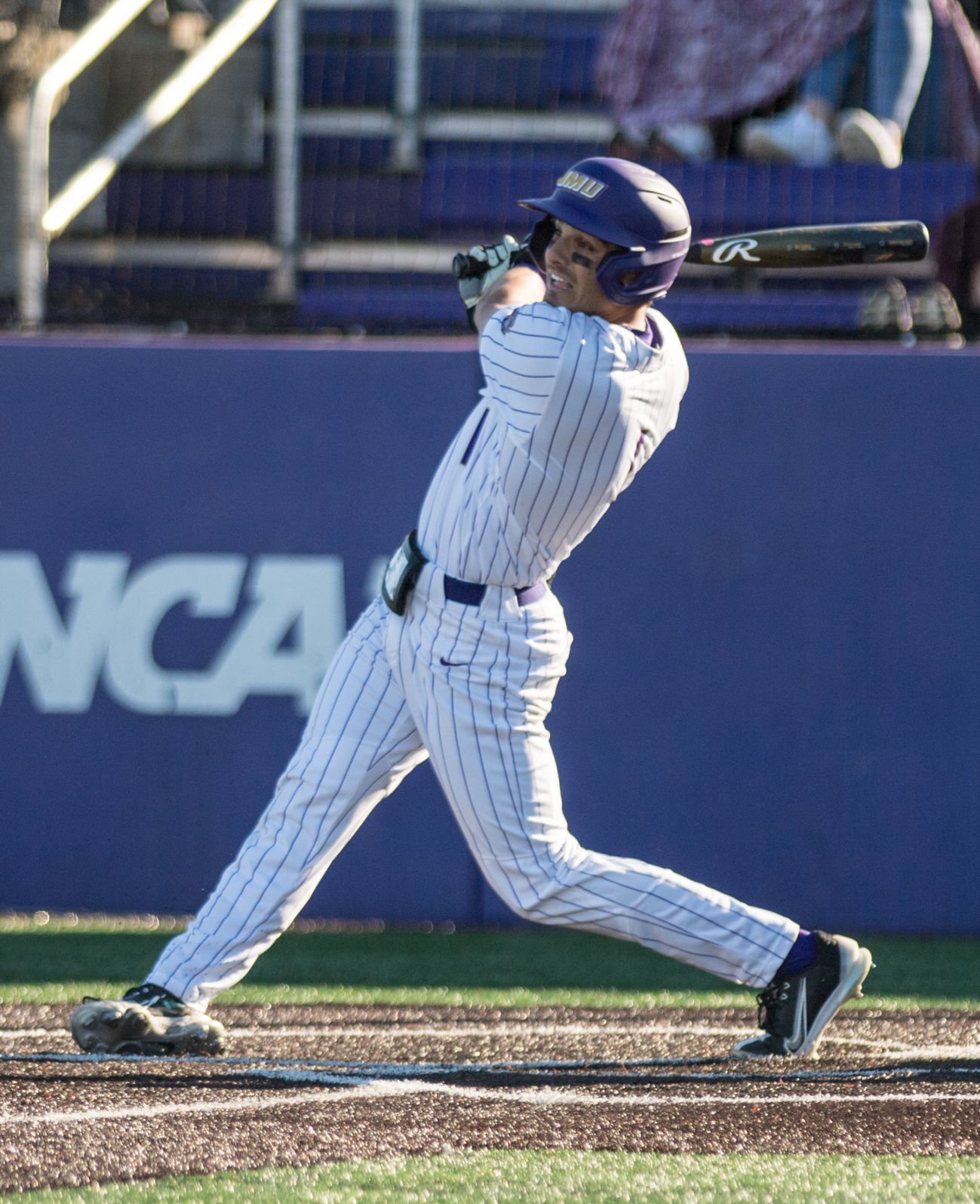 Dukes Complete Massive Sweep Of Ragin' Cajuns | James Madison ...