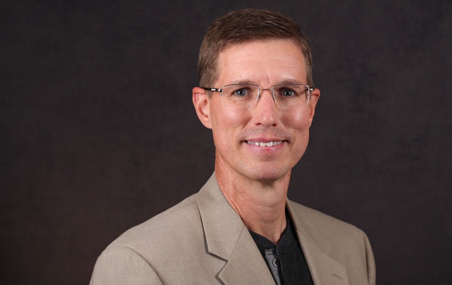 Bridgewater College professor researches polyphenols in wine