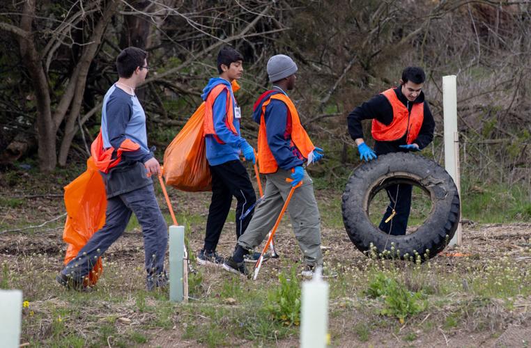Students Help Kick Off Blacks Run Stream Clean Up | News | dnronline.com