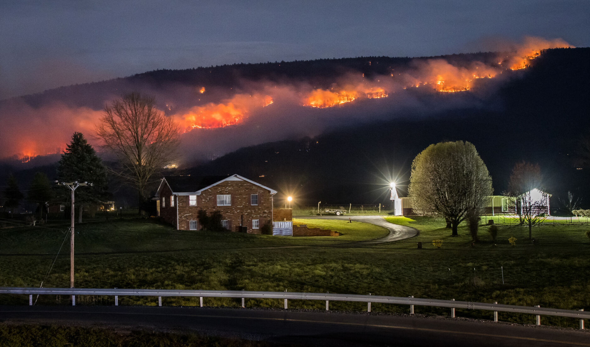 Helicopters Dump Water On Brushfires, Regional Emergency Set In Page |  Harrisonburg | dnronline.com