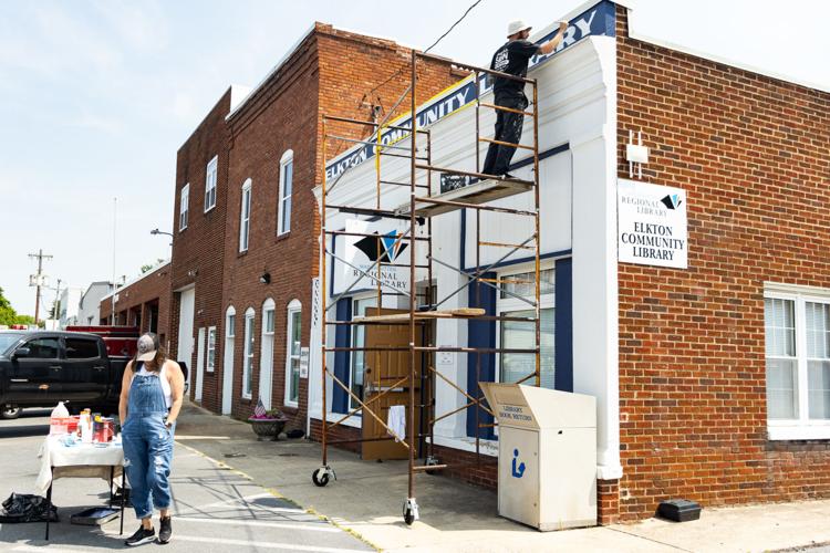 Elkton Library Revitalized With Traditional HandPainted Sign News