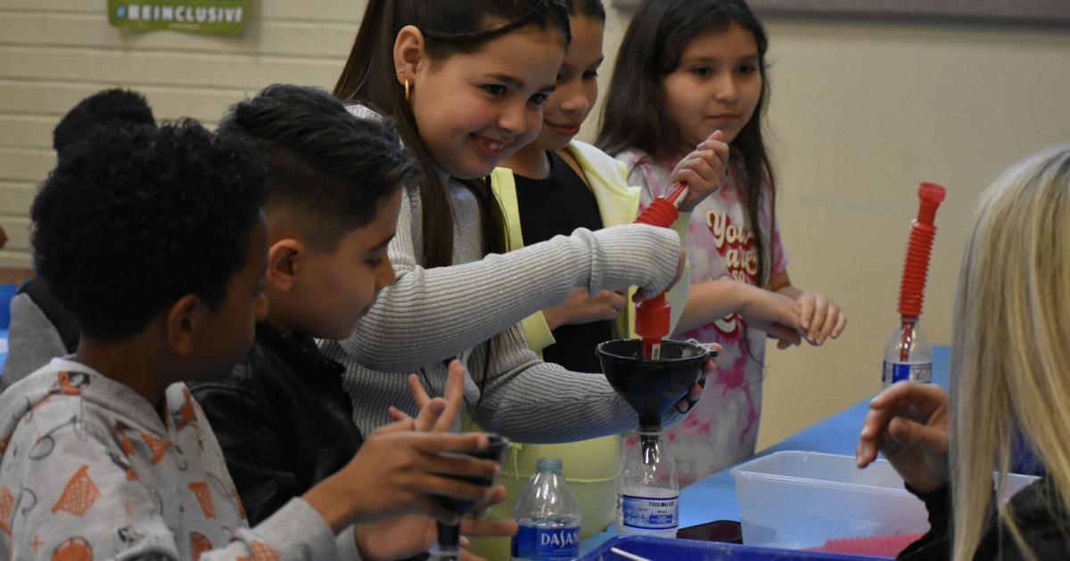 HCPS Newcomer Program Welcomes Students | News | dnronline.com