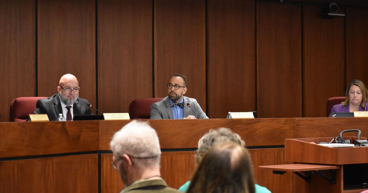 Rockingham County School Board Votes To 'Temporarily Remove' List Of 57 Books | News | dnronline.com Rockingham County School Board Votes To 'Temporarily Remove' List Of 57 Books | News | dnronline.com