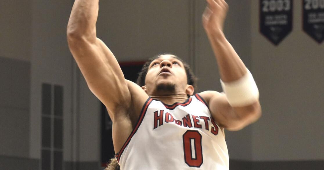 Hot start, gritty finish helps Hornets remain unbeaten