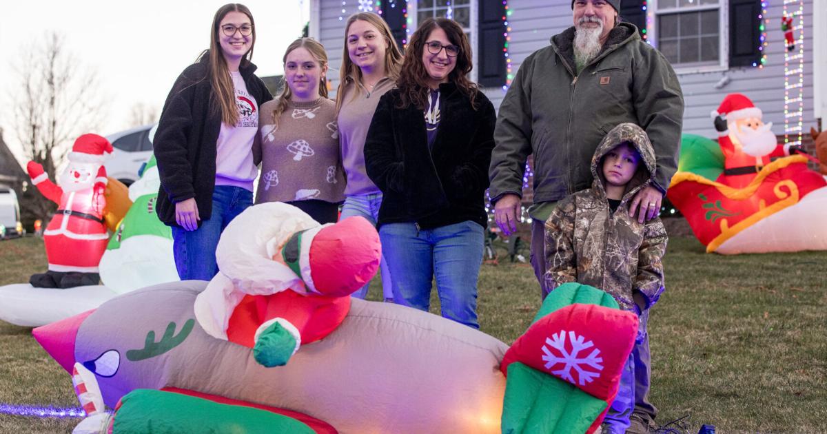 Merry and bright: Broadway Home Decorating contest brings families together | Rockingham County Merry and bright: Broadway Home Decorating contest brings families together | Rockingham County