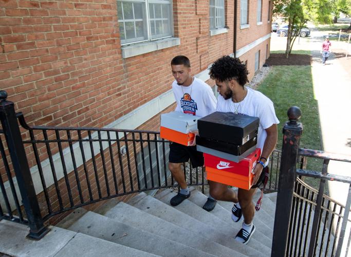 Bridgewater College Community Welcomes Freshman With 'Eagles We-Haul'  Tradition | News | dnronline.com