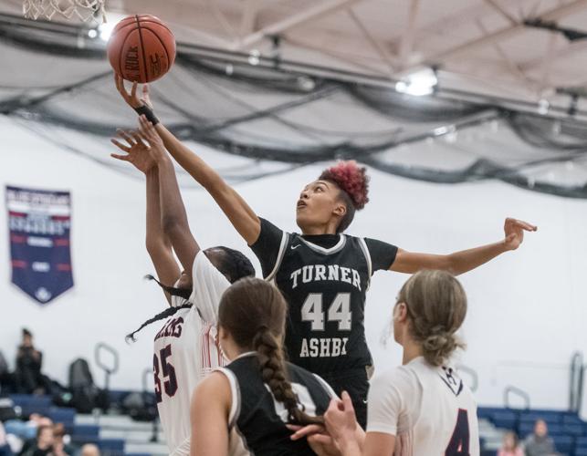 Basketball Harrisonburg vs. Turner Ashby Photo