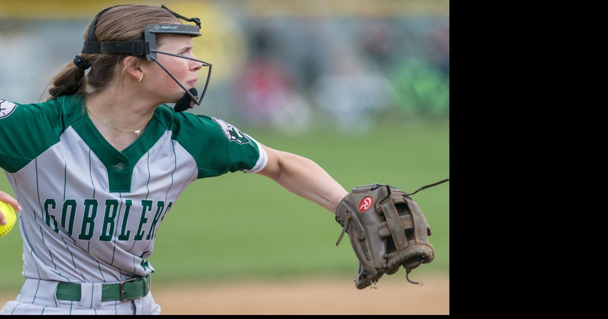 Cathryn Caffrey's single lifts Broadway softball to Region 3C semifinal win