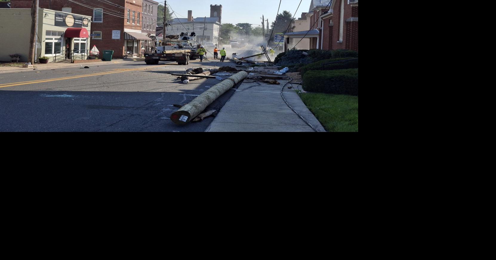 Suspect crashes into utility pole during high-speed police chase ...