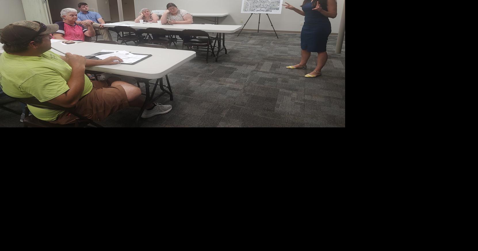Project engineer briefs Fountainhead residents on water, sewer plans