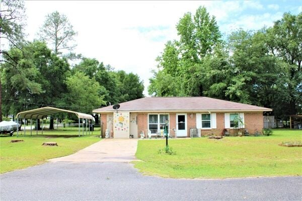 3 Bedroom Home in Newton - $132,900