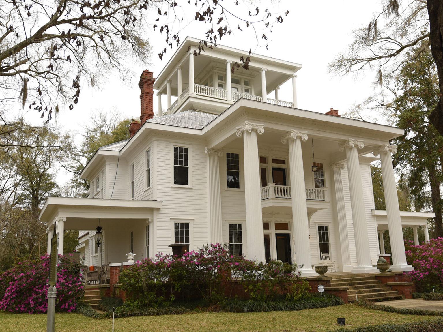 Dowling Steagall House Has Been Constantly Reinvented Since 1900