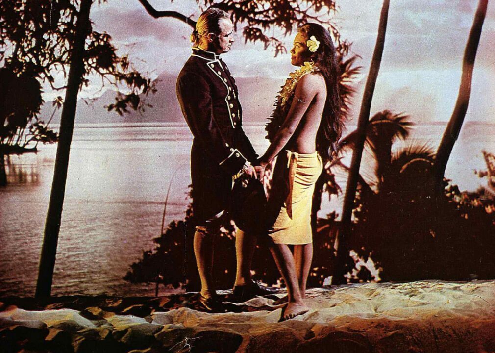 1962: Brando marries Tahitian actress Tarita Teriipaia