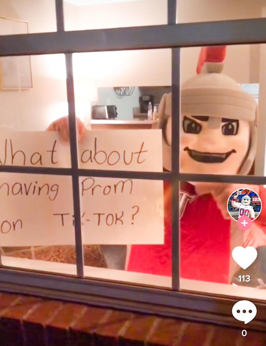 Incoming Troy Students Brought Together By Tiktok Prom Education Dothaneagle Com
